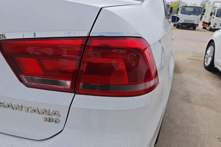 Used Volkswagen Santana 2015 1.6L Manual Fashion Edition Right Rear Taillight