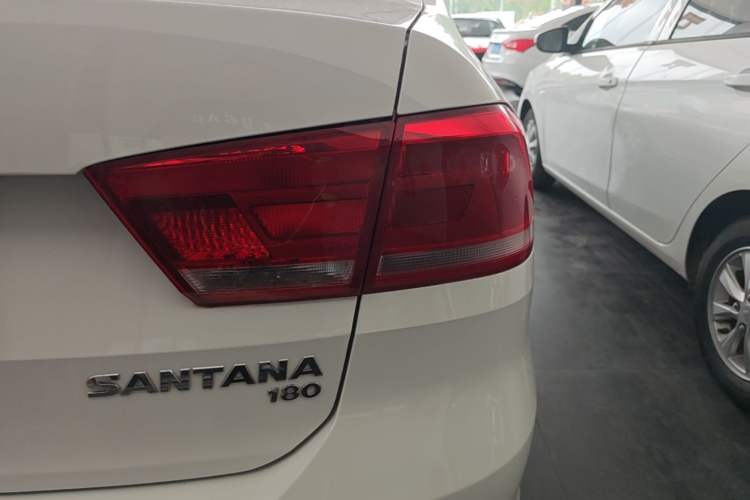 Used Volkswagen Santana 2015 1.6L Manual Fashion Edition Right Rear Taillight