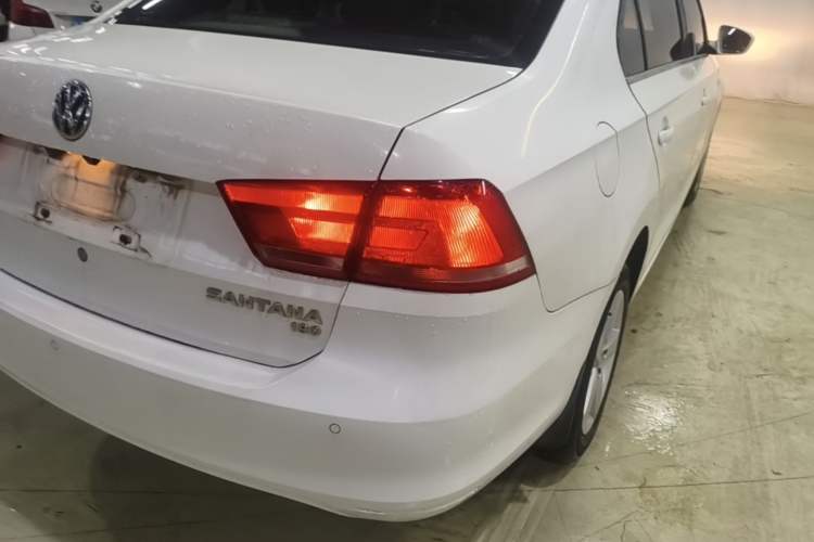 Used Volkswagen Santana 2015 1.6L Automatic Comfort Edition Right Rear Taillight