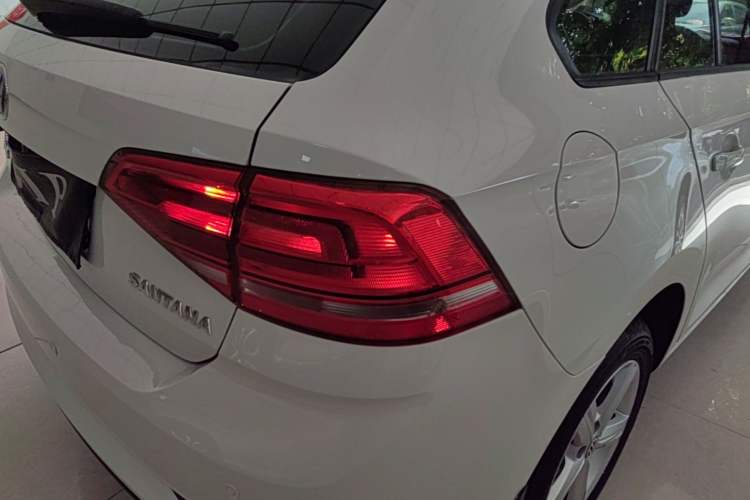 Used Volkswagen Santana 2015 Haval H6 1.6L Automatic Luxury Model Right Rear Taillight