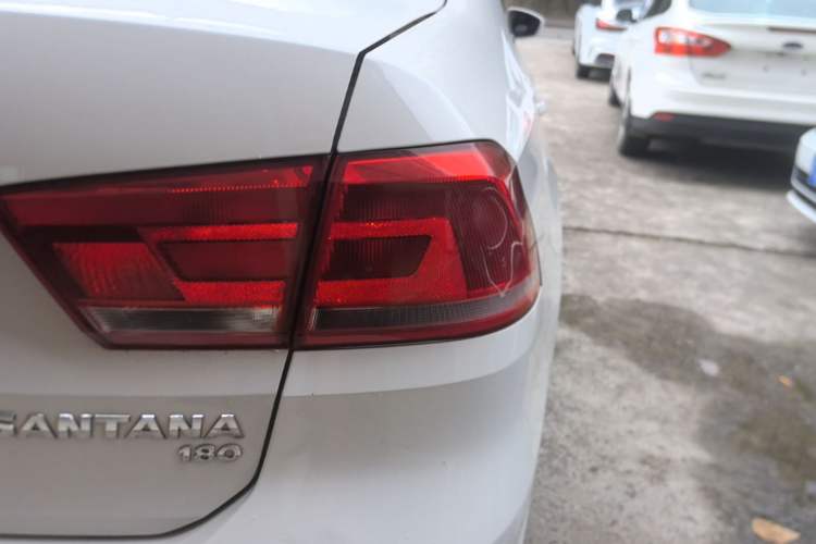 Used Volkswagen Santana 2015 1.6L Manual Comfort Edition Right Rear Taillight