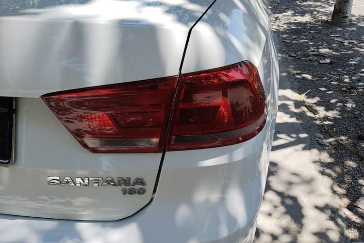Used Volkswagen Santana 2015 1.6L Manual Fashion Edition Right Rear Taillight