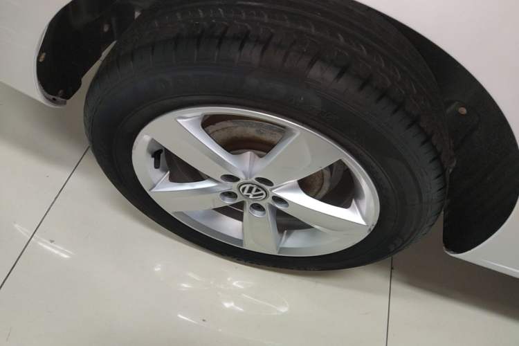 Used Volkswagen Santana 2015 1.6L Automatic Comfort Edition Right Rear Wheel Hub