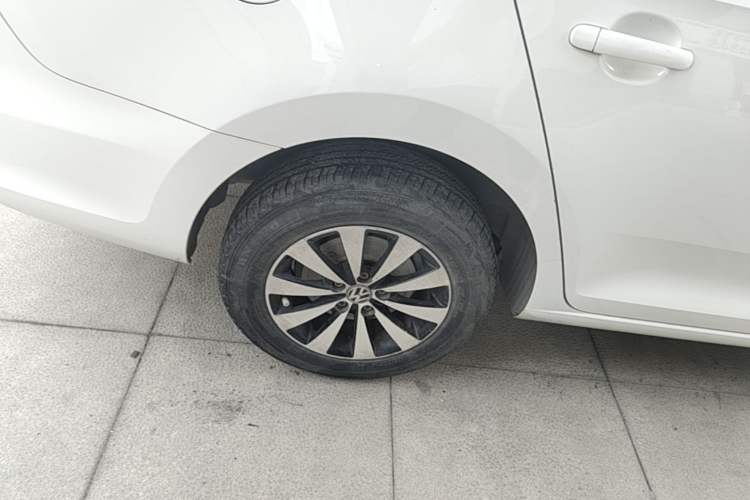 Used Volkswagen Santana 2015 1.4L Manual Fashion Edition Right Rear Wheel Hub