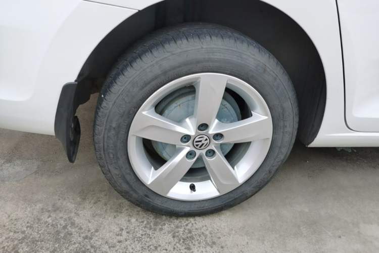 Used Volkswagen Santana 2015 1.6L Manual Comfort Edition Right Rear Wheel Hub