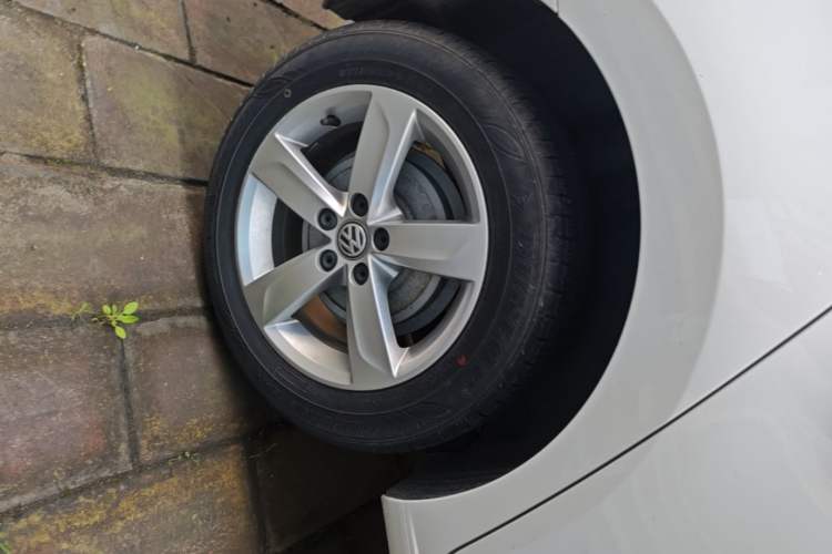 Used Volkswagen Santana 2015 1.6L Automatic Comfort Edition Right Rear Wheel Hub