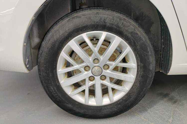 Used Volkswagen Santana 2015 1.6L Automatic Fashion Edition Right Rear Wheel Hub
