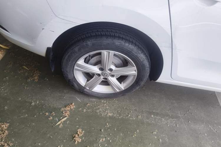 Used Volkswagen Santana 2015 HaoNa 1.6L Manual Fashion Edition Right Rear Wheel Hub
