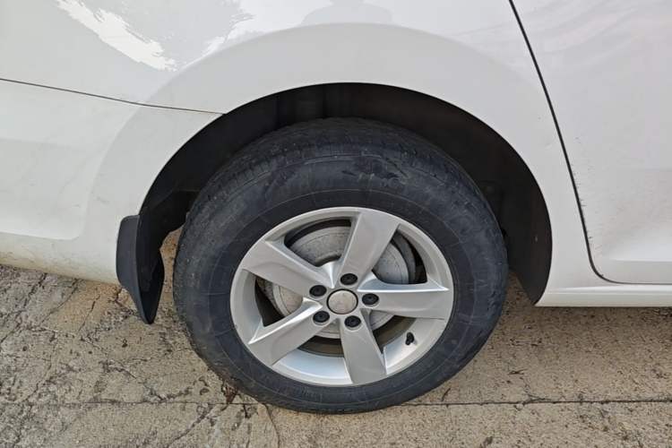 Used Volkswagen Santana 2015 1.4L Manual Fashion Edition Right Rear Wheel Hub