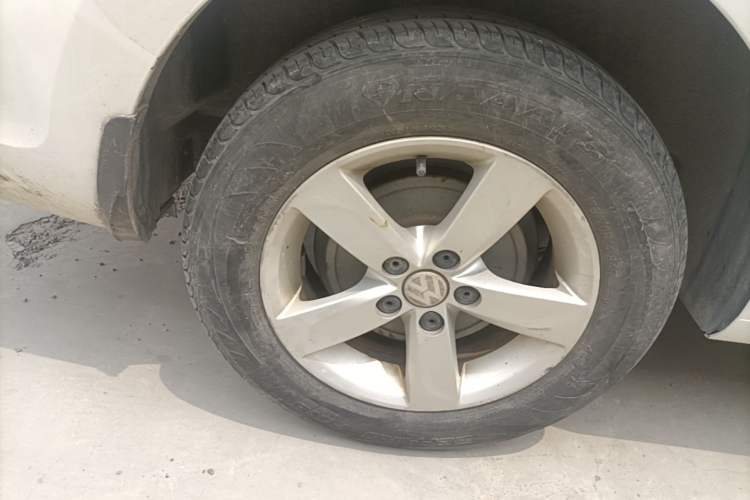 Used Volkswagen Santana 2015 1.6L Manual Fashion Edition Right Rear Wheel Hub