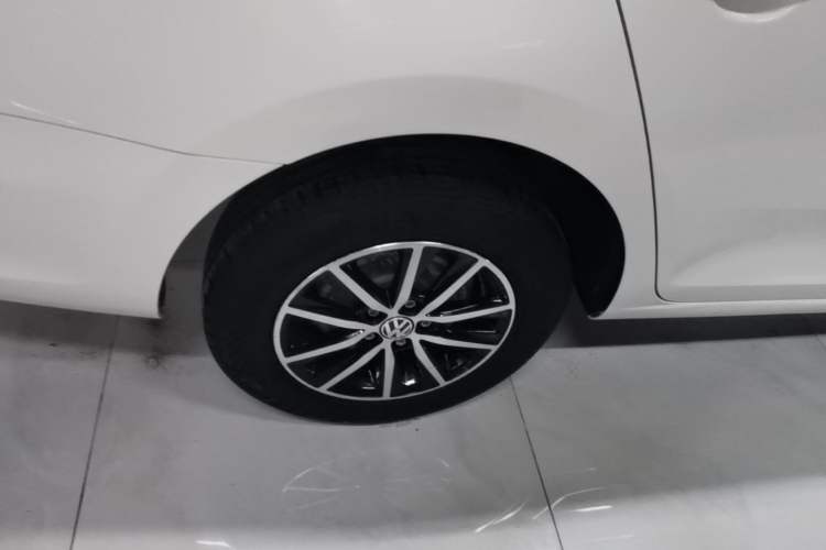 Used Volkswagen Santana 2015 1.4L Manual Fashion Edition Right Rear Wheel Hub