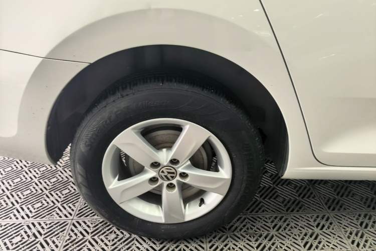 Used Volkswagen Santana 2015 1.6L Manual Fashion Edition Right Rear Wheel Hub