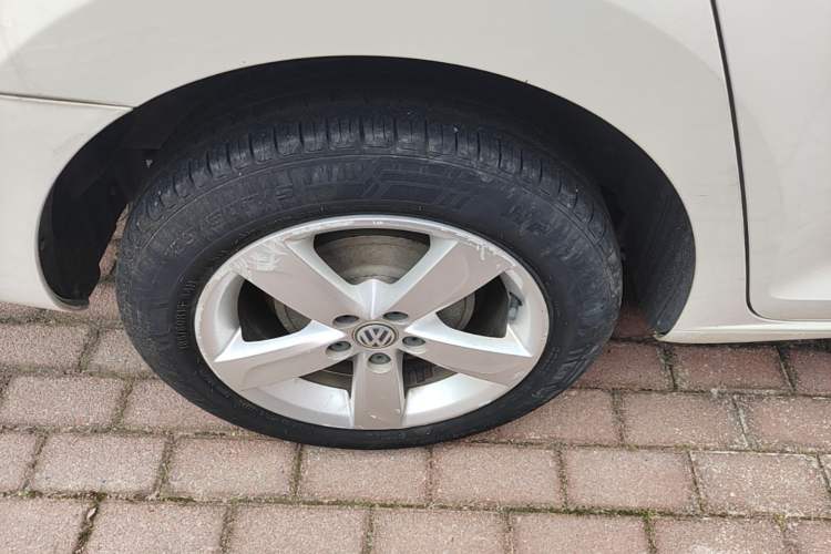 Used Volkswagen Santana 2015 1.6L Automatic Comfort Edition Right Rear Wheel Hub
