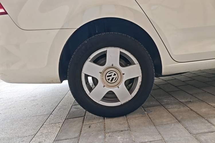 Used Volkswagen Santana 2015 1.6L Manual Fashion Edition Right Rear Wheel Hub