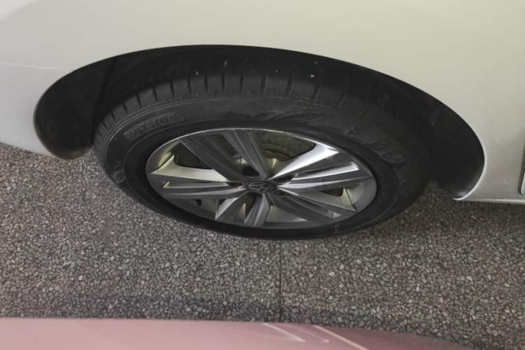Used Volkswagen Santana 2015 Haval H6 1.6L Automatic Comfort Model Right Rear Wheel Hub