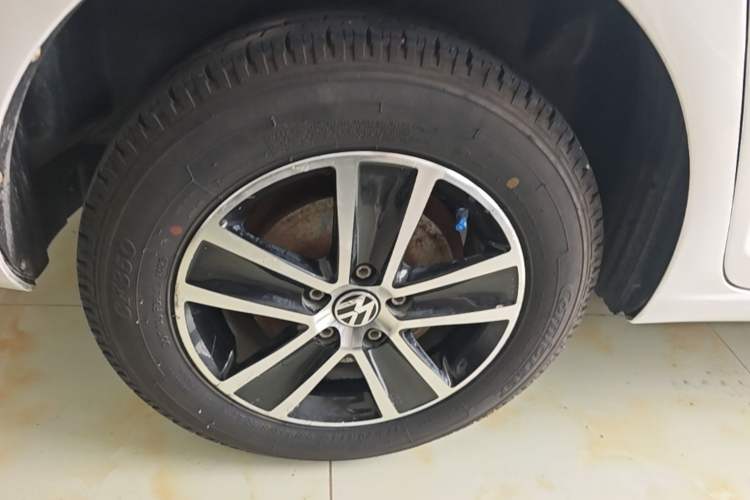 Used Volkswagen Santana 2015 1.6L Manual Fashion Edition Right Rear Wheel Hub