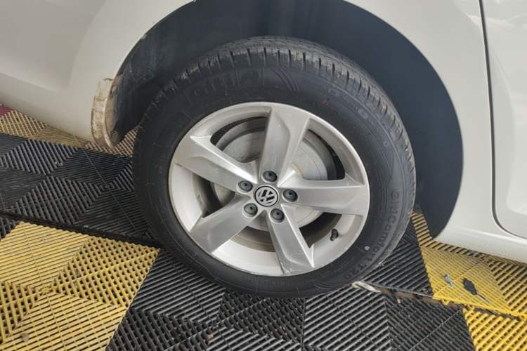 Used Volkswagen Santana 2015 1.6L Automatic Comfort Edition Right Rear Wheel Hub