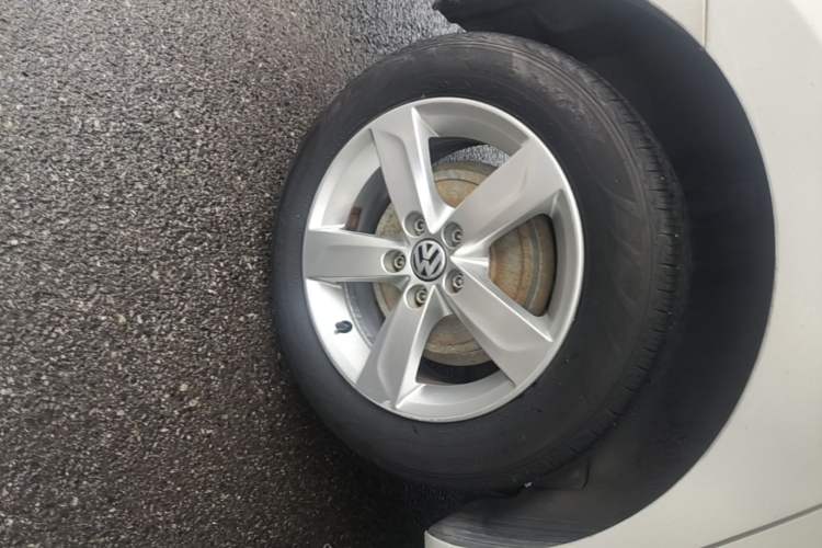 Used Volkswagen Santana 2015 1.6L Manual Fashion Edition Right Rear Wheel Hub