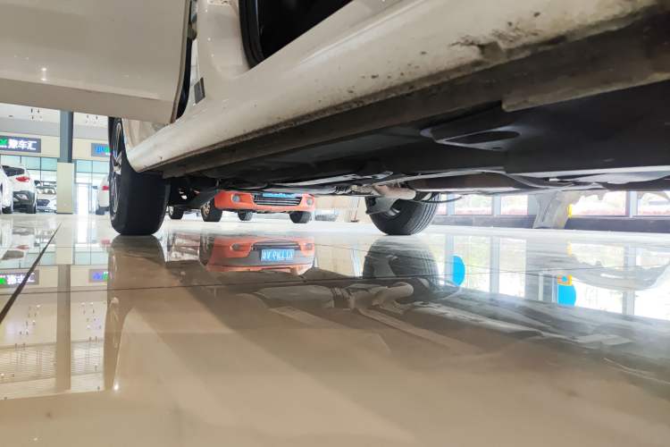Used Volkswagen Santana 2015 1.6L Automatic Fashion Edition Right Side Sill