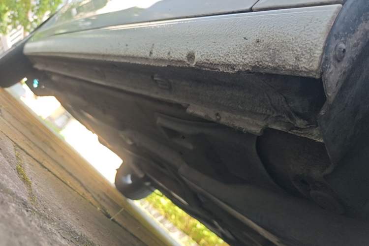 Used Volkswagen Santana 2015 1.6L Automatic Comfort Edition Right Side Sill