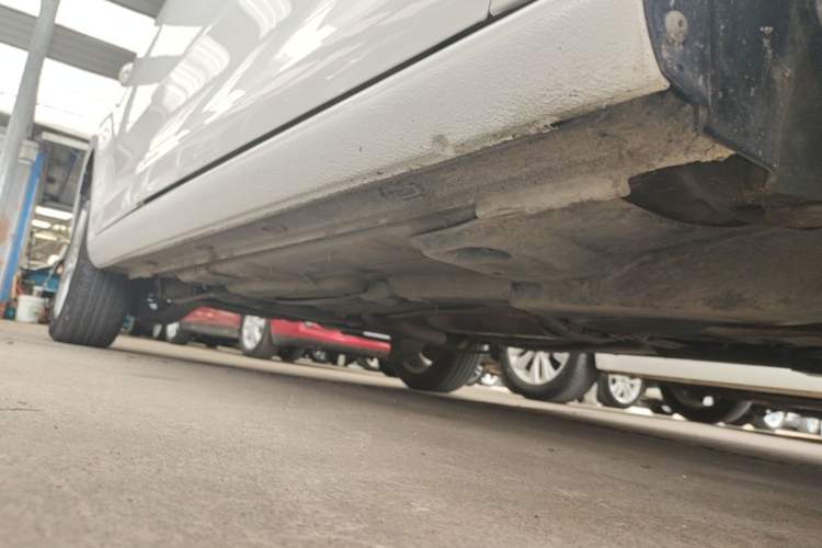 Used Volkswagen Santana 2015 1.6L Manual Comfort Edition Right Side Sill