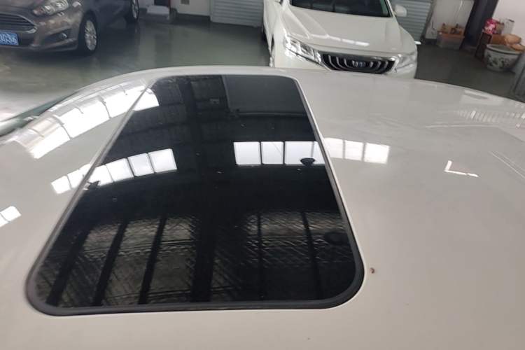 Used Volkswagen Santana 2015 1.6L Manual Comfort Edition Roof