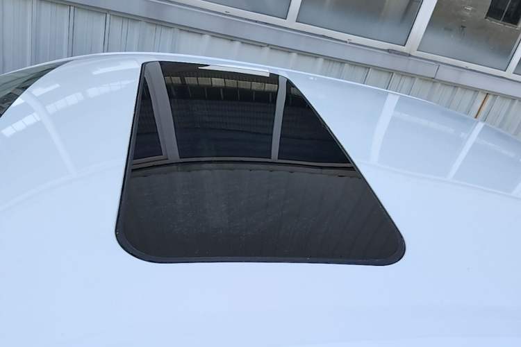 Used Volkswagen Santana 2015 1.6L Manual Comfort Edition Roof