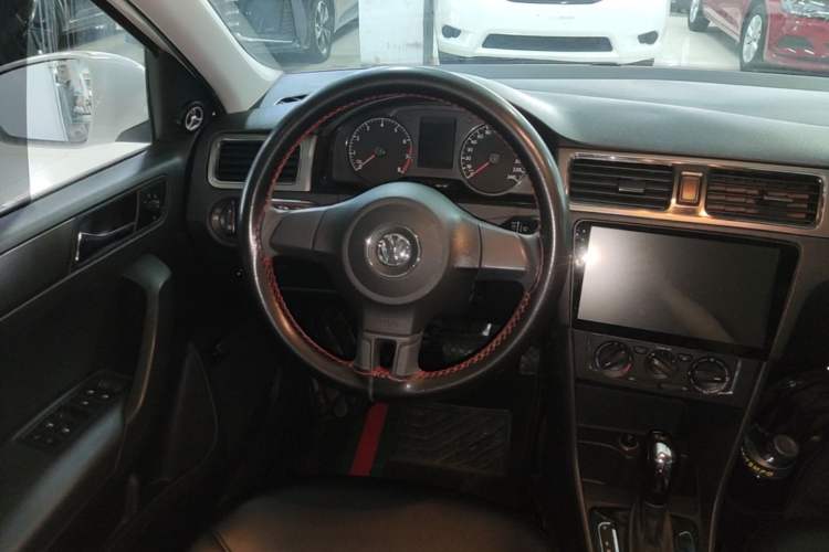 Used Volkswagen Santana 2015 1.6L Automatic Comfort Edition Steering Wheel