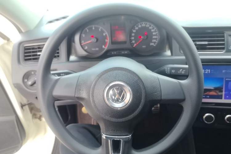 Used Volkswagen Santana 2015 1.6L Manual Fashion Edition Steering Wheel