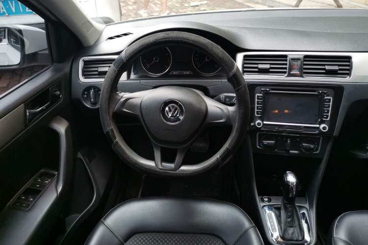 Used Volkswagen Santana 2015 Haval H9 1.6L Automatic Luxury Model Steering Wheel