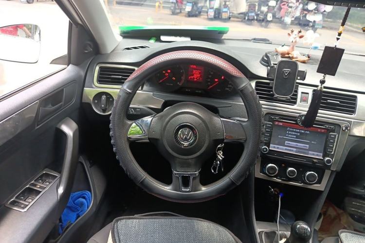 Used Volkswagen Santana 2015 1.6L Manual Fashion Edition Steering Wheel
