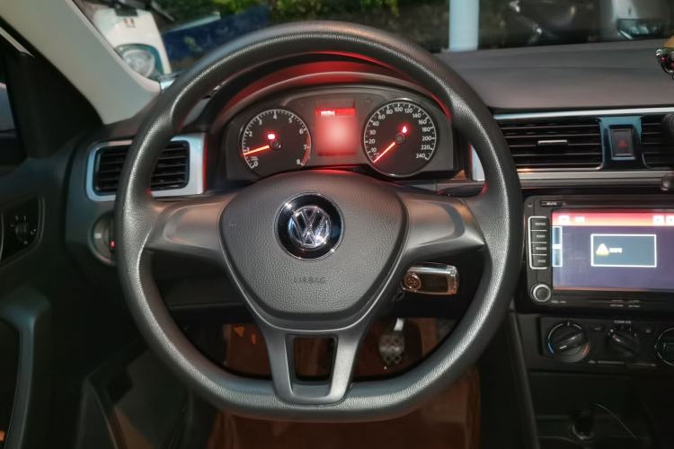 Used Volkswagen Santana 2015 HaoNa 1.6L Manual Fashion Edition Steering Wheel