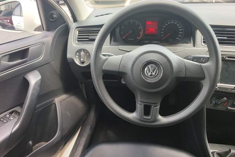 Used Volkswagen Santana 2015 1.6L Manual Fashion Edition Steering Wheel