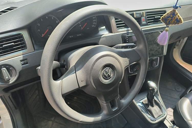 Used Volkswagen Santana 2015 1.6L Automatic Comfort Edition Steering Wheel