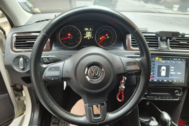 Used Volkswagen Santana 2015 1.6L Automatic Luxury Edition Steering Wheel