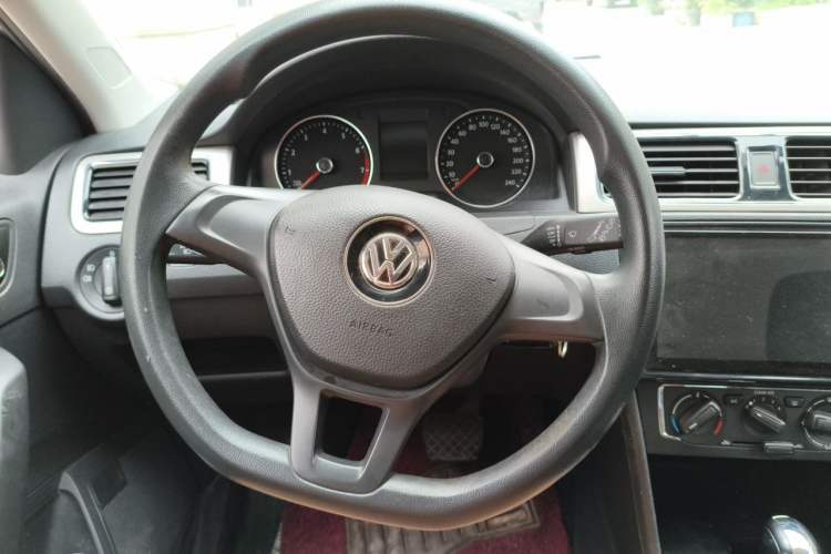 Used Volkswagen Santana 2015 Haval H6 1.6L Automatic Comfort Model Steering Wheel
