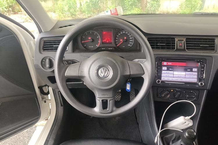 Used Volkswagen Santana 2015 1.6L Manual Fashion Edition Steering Wheel