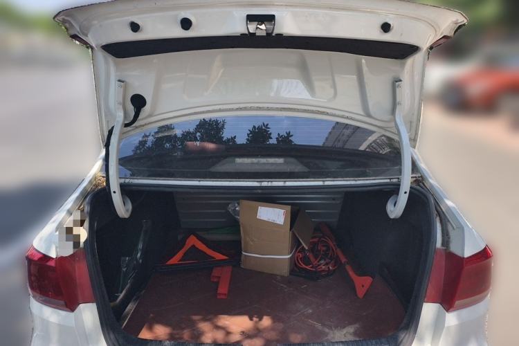 Used Volkswagen Santana 2015 1.6L Manual Fashion Edition Trunk