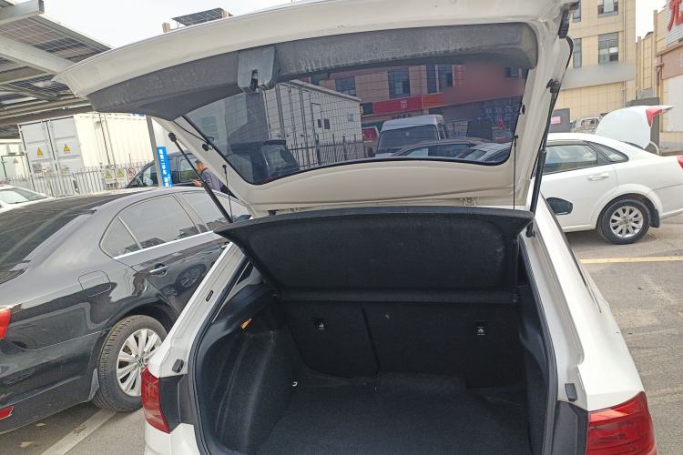 Used Volkswagen Santana 2015 Haval H9 1.6L Manual Comfort Edition Trunk