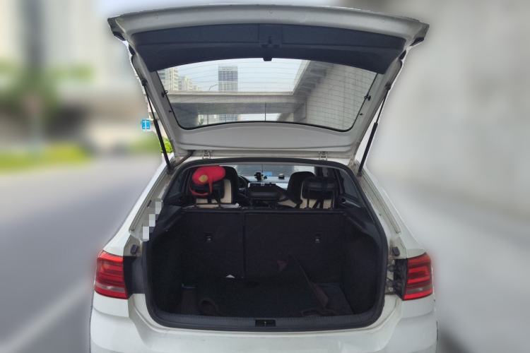 Used Volkswagen Santana 2015 Haval H9 1.6L Manual Comfort Edition Trunk