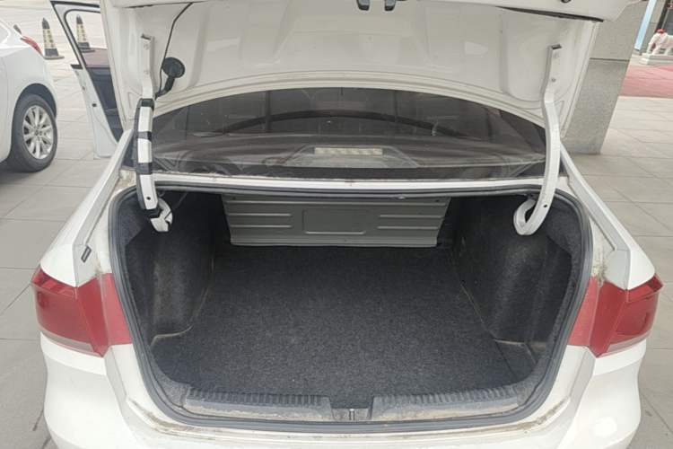 Used Volkswagen Santana 2015 1.4L Manual Fashion Edition Trunk