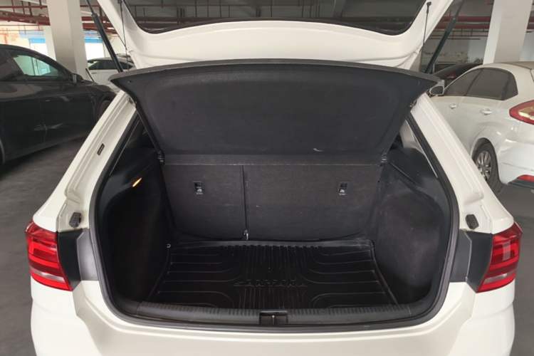 Used Volkswagen Santana 2015 Haval H6 1.6L Automatic Comfort Model Trunk