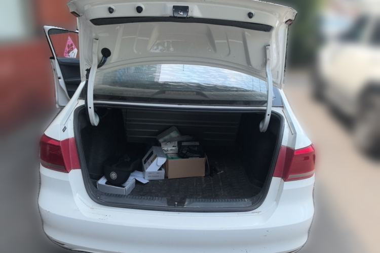 Used Volkswagen Santana 2015 1.6L Manual Fashion Edition Trunk