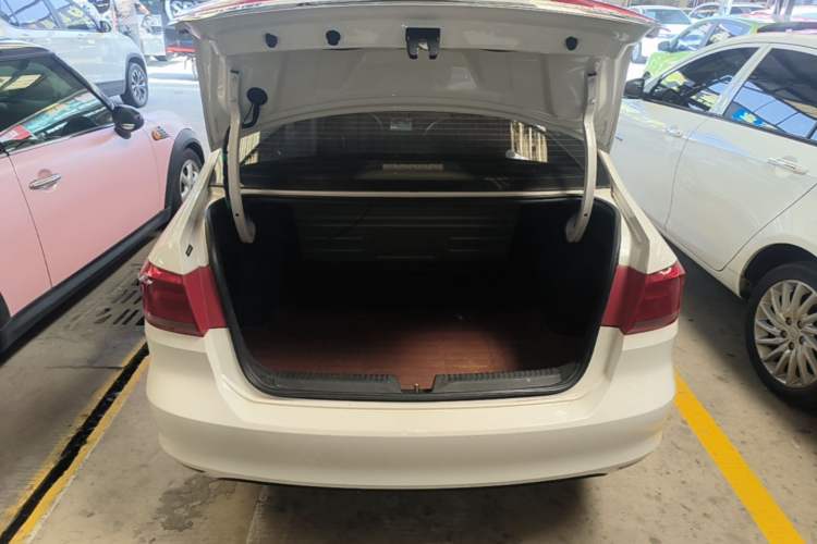 Used Volkswagen Santana 2015 1.4L Manual Fashion Edition Trunk