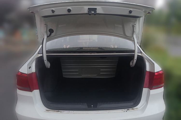 Used Volkswagen Santana 2015 1.6L Manual Fashion Edition Trunk