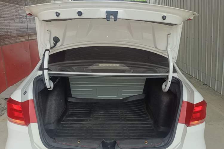 Used Volkswagen Santana 2015 1.4L Manual Fashion Edition Trunk