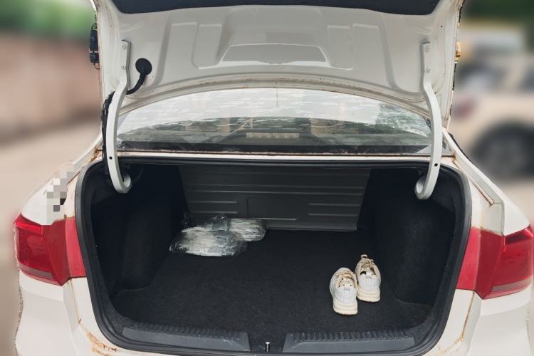 Used Volkswagen Santana 2015 1.6L Automatic Fashion Edition Trunk