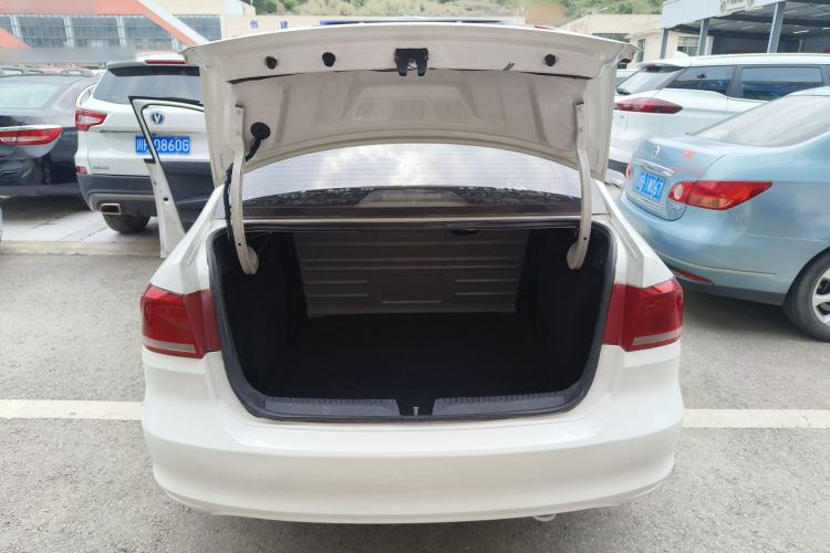 Used Volkswagen Santana 2015 1.4L Manual Fashion Edition Trunk