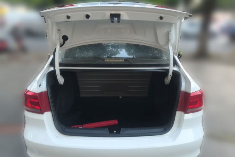 Used Volkswagen Santana 2015 1.6L Manual Fashion Edition Trunk