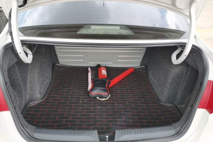 Used Volkswagen Santana 2015 1.6L Manual Comfort Edition Trunk